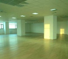spatiu comercial 725 mp