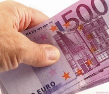 500-euro-schein-geldschein-bargeld-hand-banknote